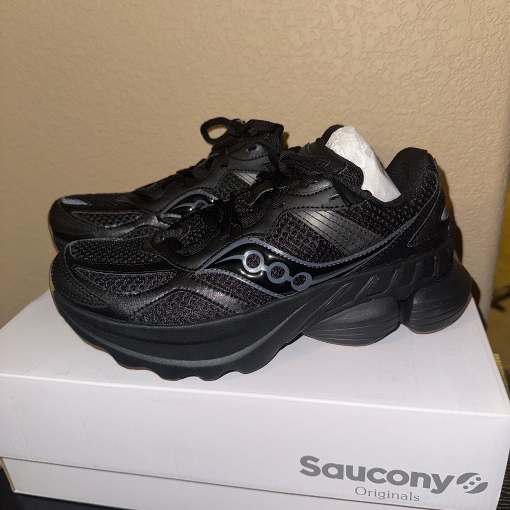 Saucony Black Chunky Mesh Athletic Sneakers